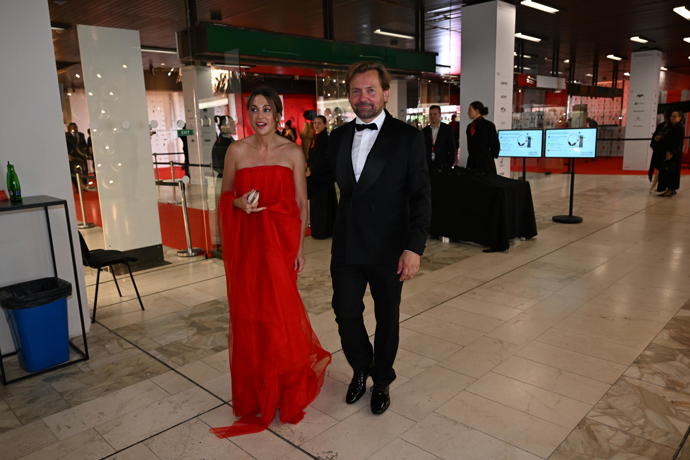 FOTO: Petr Lněnička po boku své půvabné partnerky. – stránka 4
