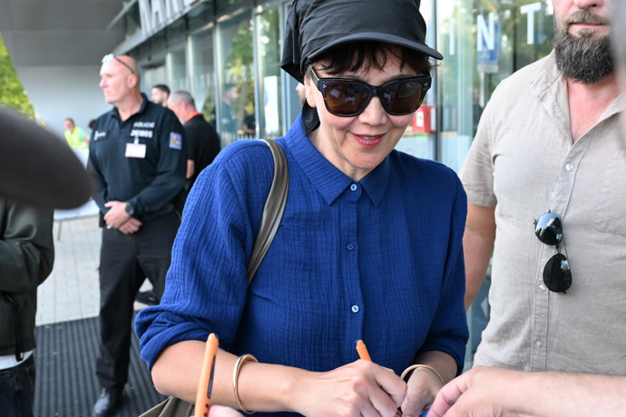 FOTO: Maggie Gyllenhaal ve Varech. – stránka 67
