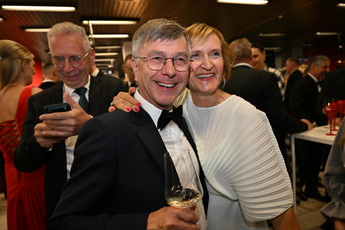 FOTO: Lékař Petr Neužil a generální ředitel ČT Hynek Chudárek. – stránka 783