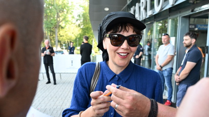 FOTO: Maggie Gyllenhaal dorazila do Varů.