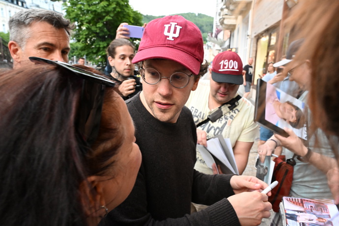 FOTO: Jesse Eisenberg ve Varech. – stránka 15