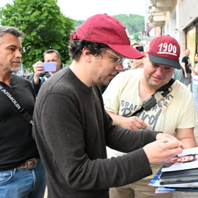 Jesse Eisenberg ve Varech.