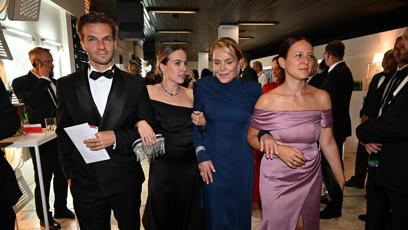 FOTO: Dagmar Havlová po boku Terezy Ramby a jejího muže.