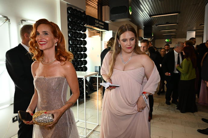 FOTO: Hanka Vagnerová s Petrou Nesvačilovou na zahájení festivalu ve Varech. – stránka 1581