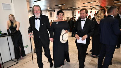 FOTO: Bolek Polívka s manželkou Marcelou a Petrem Lněničkou.