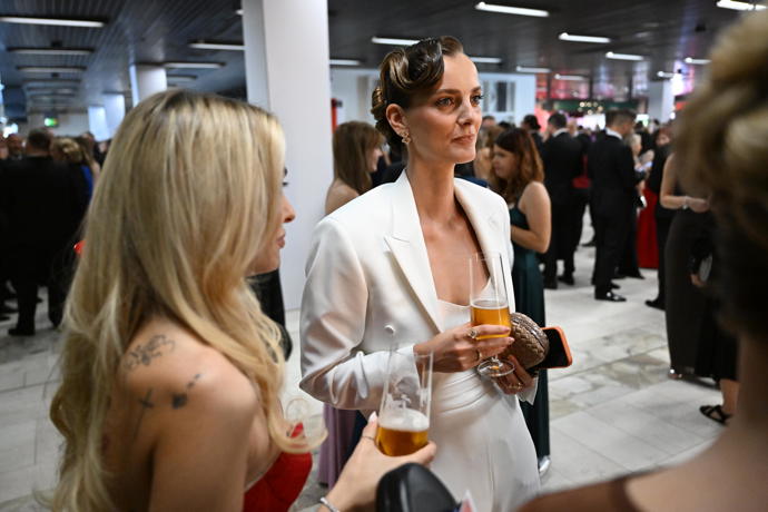 FOTO: Denisa Dvořáková si dala pivko.