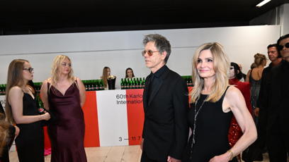 FOTO: Kevin Bacon ruku v ruce se svou ženou Kyrou.