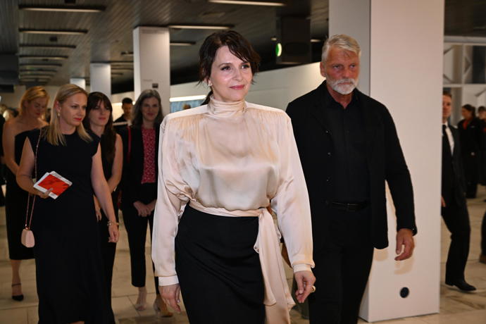 FOTO: Juliette Binoche převezme ve Varech cenu. – stránka 11
