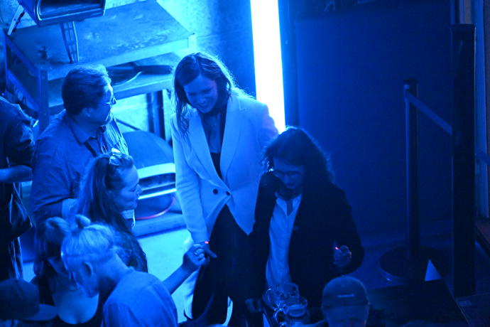 FOTO: Ester Geislerová se na party dobře bavila. – stránka 484