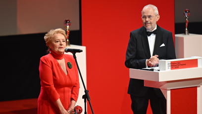 FOTO: Herečka Magda Vášáryová promluvila k plnému sálu.