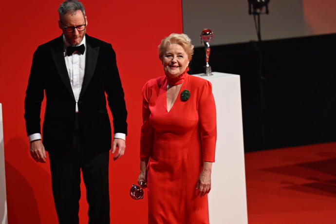 FOTO: Herečka Magda Vášáryová byla dojatá. – stránka 7