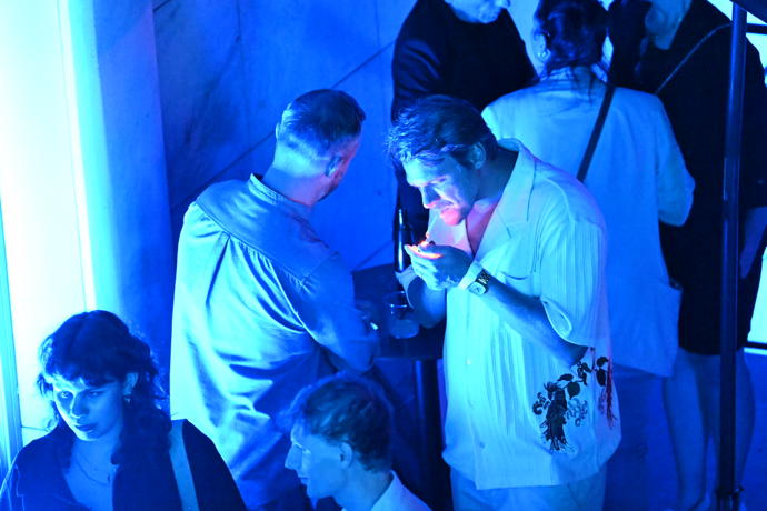 FOTO: Vojta Dyk si zapálil na party Jiřího Macháčka. – stránka 32
