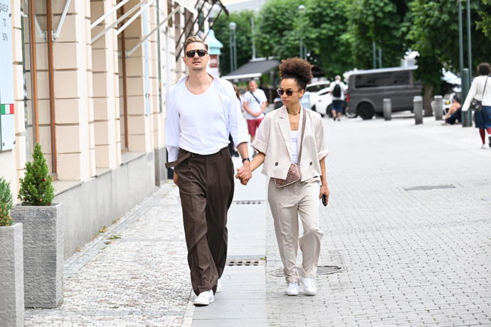 FOTO: Zpěvák Ondřej Ruml s partnerkou Lindou Fernandez Saez na kolonádě. – stránka 1626