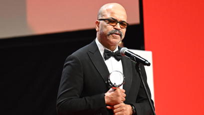FOTO: Jeffrey Wright promluvil k lidem v sále.