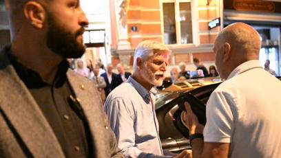 FOTO: Petr Pavel se ještě bavil s fanoušky.