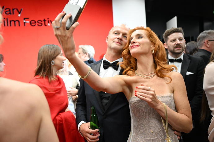 FOTO: Hana Vagnerová si udělala selfie na památku. – stránka 838