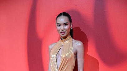 FOTO: Sarah Vu na červeném koberci.