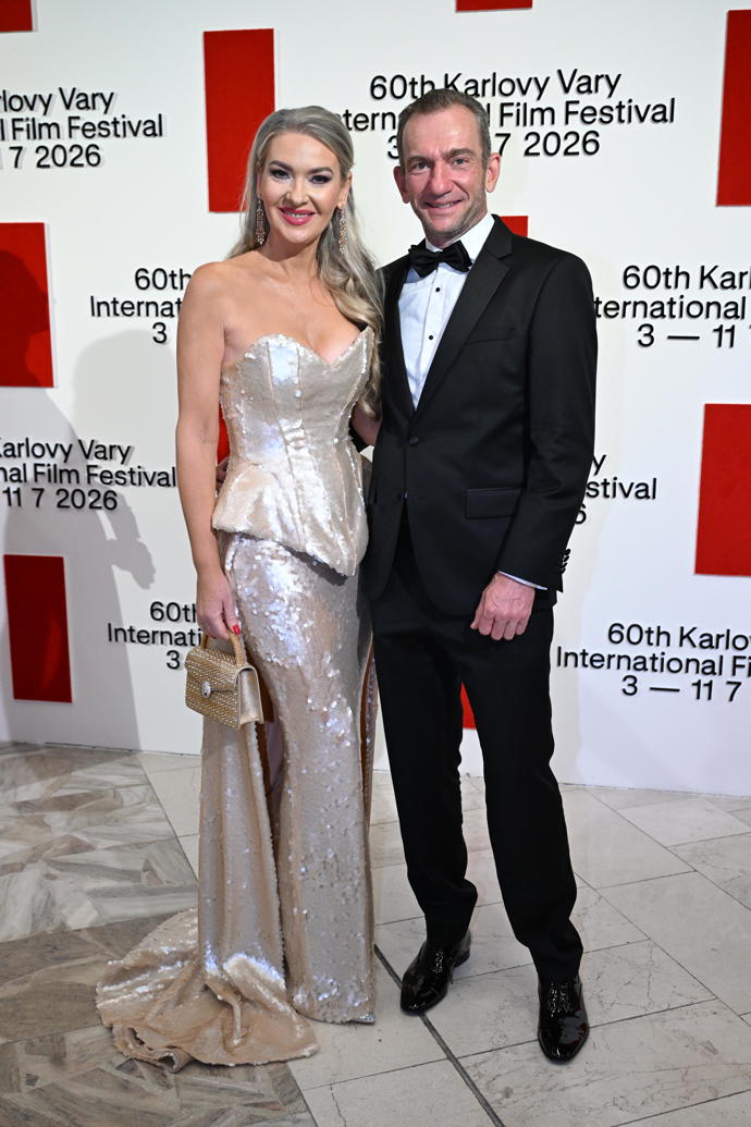 FOTO: Lenka Graf s partnerem na červeném koberci. – stránka 830
