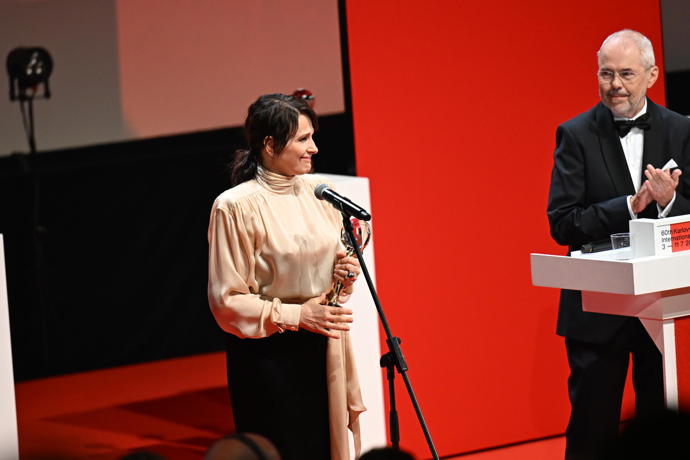 FOTO: Juliette Binoche byla viditelně dojatá. – stránka 8