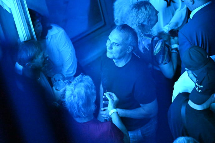FOTO: Jiří Macháček si užíval atmosféru své party. – stránka 120