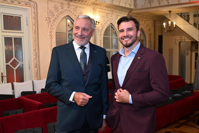FOTO: Jan Čenský se synem Maytášem. – stránka 13