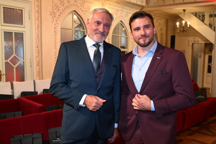 FOTO: Dva gentlemani. – stránka 11