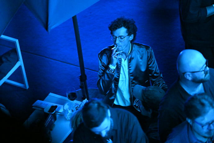 FOTO: Jan Cina s cigaretou. – stránka 5