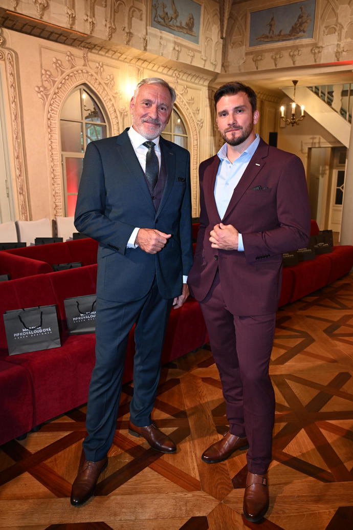 FOTO: Jan Čenský se synem Maytášem. – stránka 10