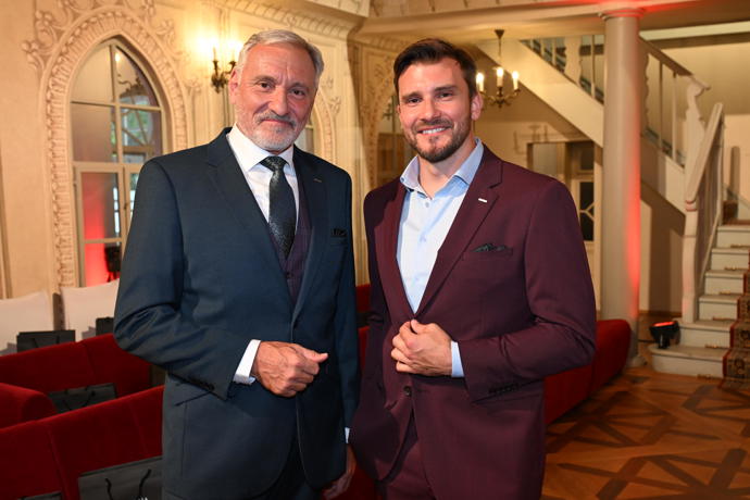 FOTO: Jan Čenský šel se synem Maytášem přehlídku Martiny Pipkové Loudové a Bandi. – stránka 9