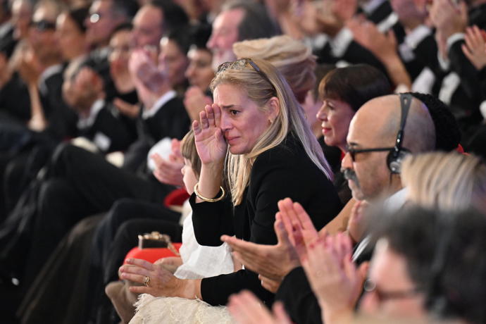 FOTO: Kateřina Bartošková byla během večera dojata k slzám, když byla řeč o jejím tatínkovi. – stránka 4