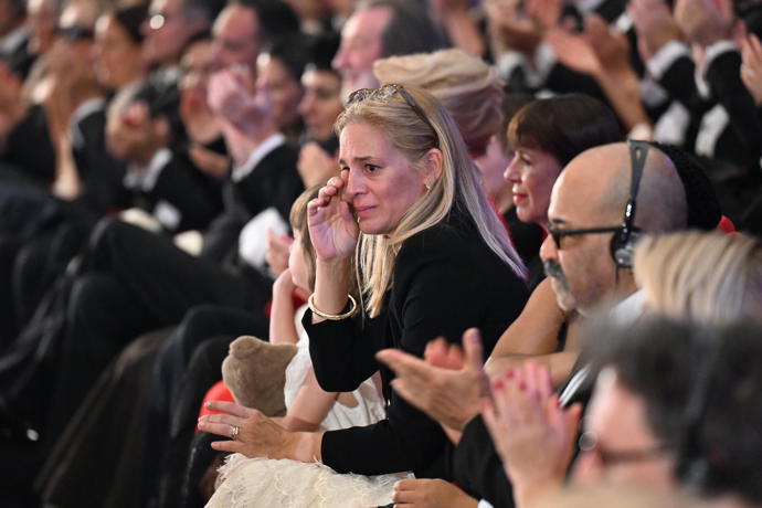 FOTO: Kateřina Bartošková byla během večera dojata k slzám, když byla řeč o jejím tatínkovi. – stránka 3