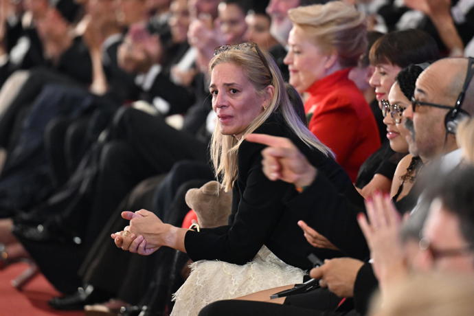 FOTO: Kateřina Bartošková byla během večera dojata k slzám, když byla řeč o jejím tatínkovi. – stránka 1
