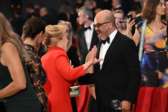 FOTO: Jeffrey Wright spolu s Magdou Vašáryovou. – stránka 3
