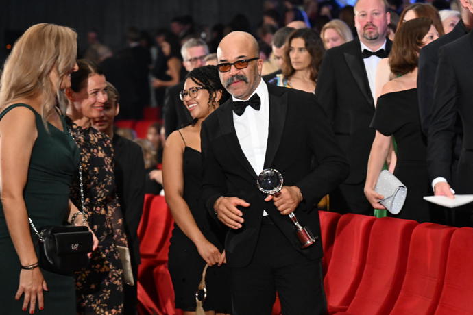 FOTO: Jeffrey Wright si večer užívá naplno. – stránka 6
