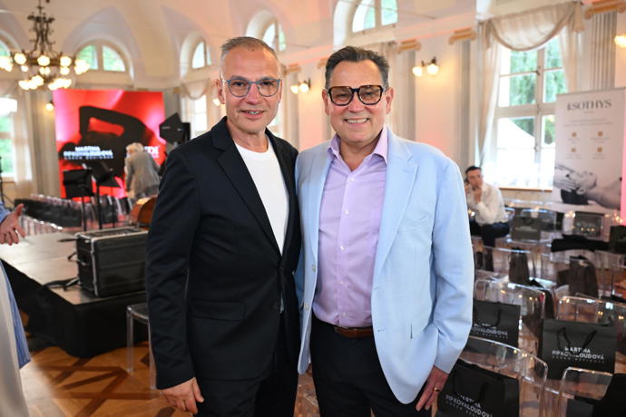 FOTO: Janis Sidovský a Pavel Vítek na přehlídce Martiny Pipkové Loudové. – stránka 1532