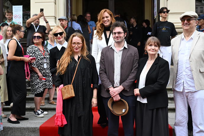 FOTO: Lela Geislerová, Ester Geislerová, Felix Geisler a Věra Geislerová. – stránka 376