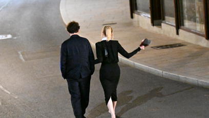 FOTO: Některé celebrity sundaly boty.