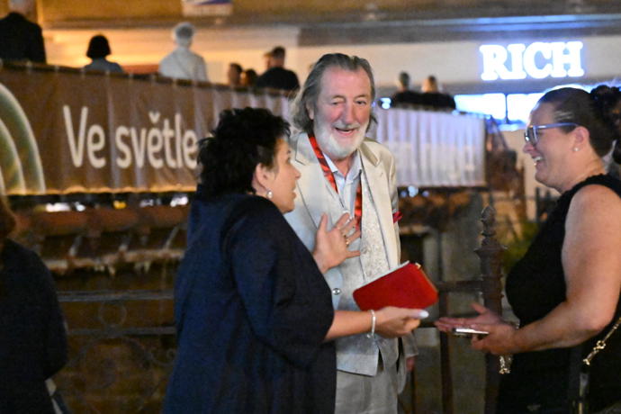 FOTO: Bolek Polívka v Karlových Varech. – stránka 45