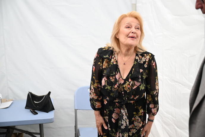 FOTO: Herečka Magda Vašáryová ve Varech. – stránka 20