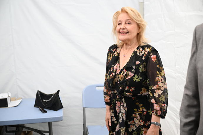 FOTO: Herečka Magda Vašáryová ve Varech. – stránka 42