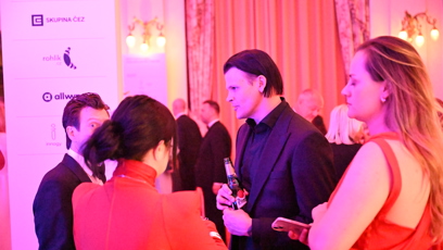 FOTO: Travis Bacon na večírku po zakončení KVIFF.