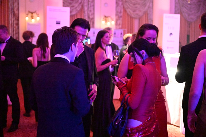 FOTO: Travis Bacon na party po skončení KVIFF. – stránka 8