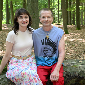 Sarah haváčová a Matěj Hádek natáčení seriálu My nejsme sekta.