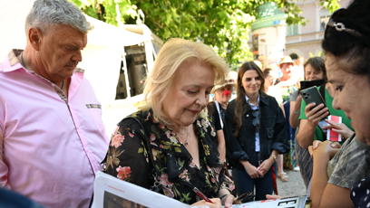 FOTO: Herečka Magda Vašáryová se podepisovala fanouškům.