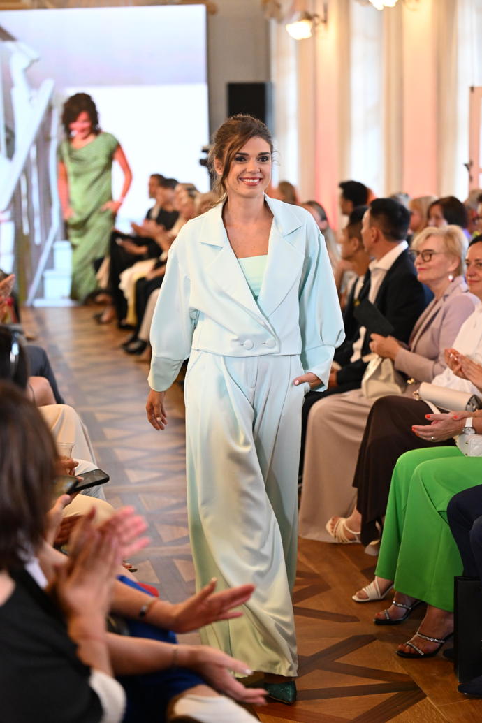 FOTO: Denisa Pfauserová na přehlídce Martiny Pipkové Loudové. – stránka 1525