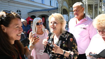 FOTO: Herečka Magda Vašáryová ve Varech.