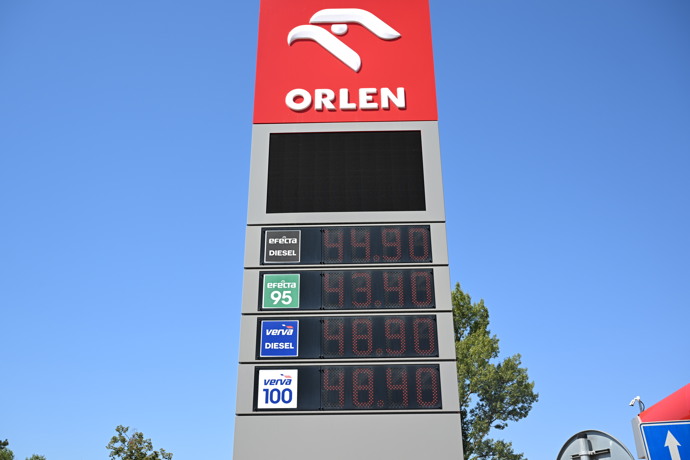 FOTO: Základní Efecta Diesel za 44,90 Kč, prémiová Verva Diesel dokonce za 48,90 Kč. – stránka 7