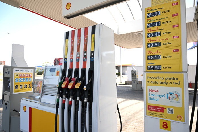 FOTO: Běžná nafta vyjde u Shellu na 44,90 Kč, prémiový V-Power Diesel šplhá k 49,40 Kč. – stránka 5