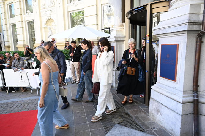 FOTO: Juliette Binoche vypadá velmi elegantně. – stránka 23