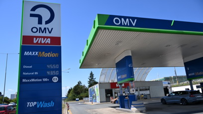 FOTO: Na čerpací stanici OMV šroubují prémiové ceny vysoko, nafta tu stojí 45,50 Kč a benzin 43,50 Kč.